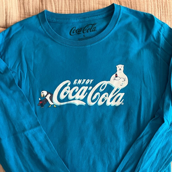 Like-New Unisex Coca-Cola Long Sleeve T-Shirt with Polar Bear & Puffin - Picture 3 of 6